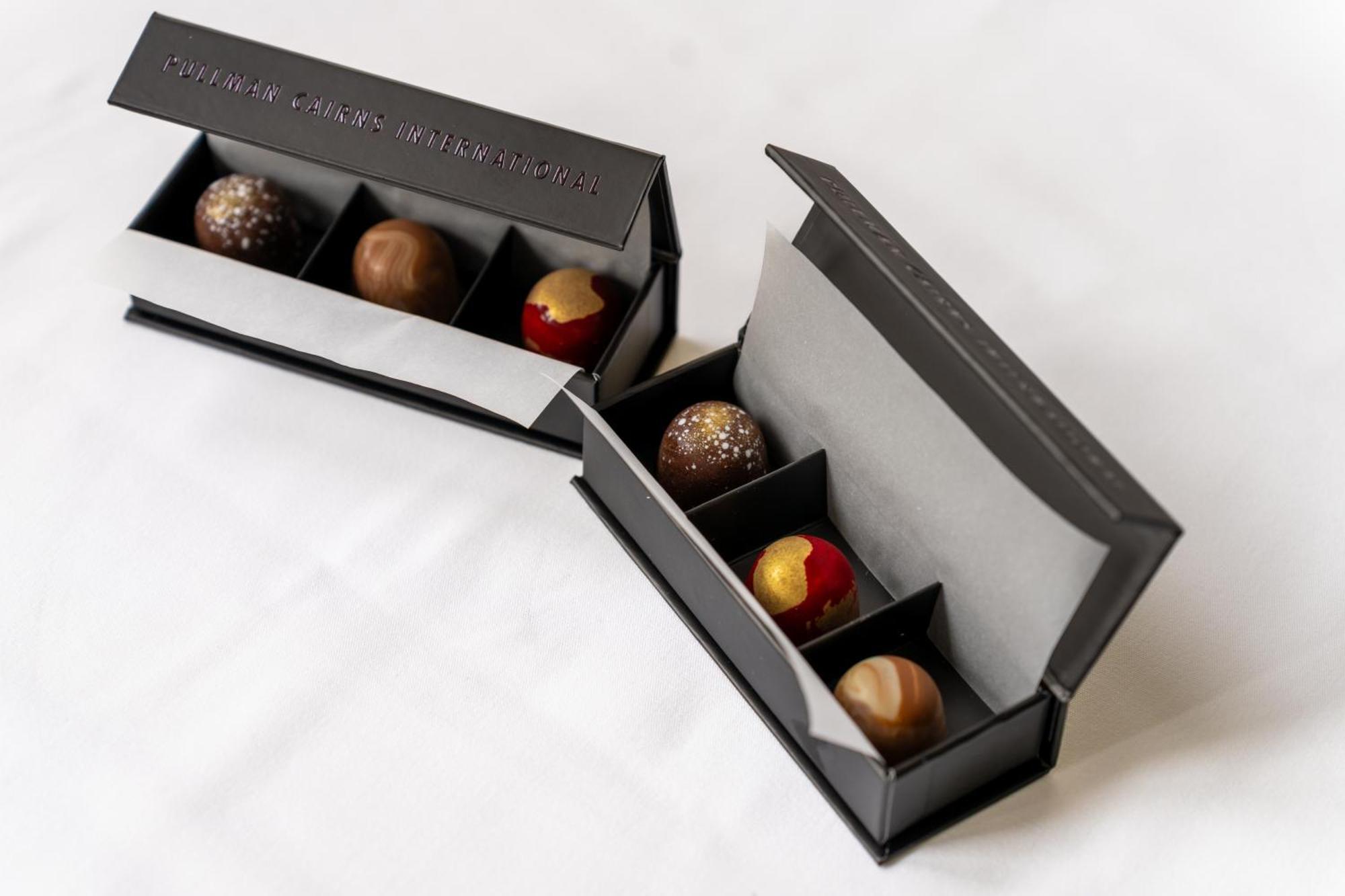 Pullman Cairns International Hotel Eksteriør billede Chocolate truffles