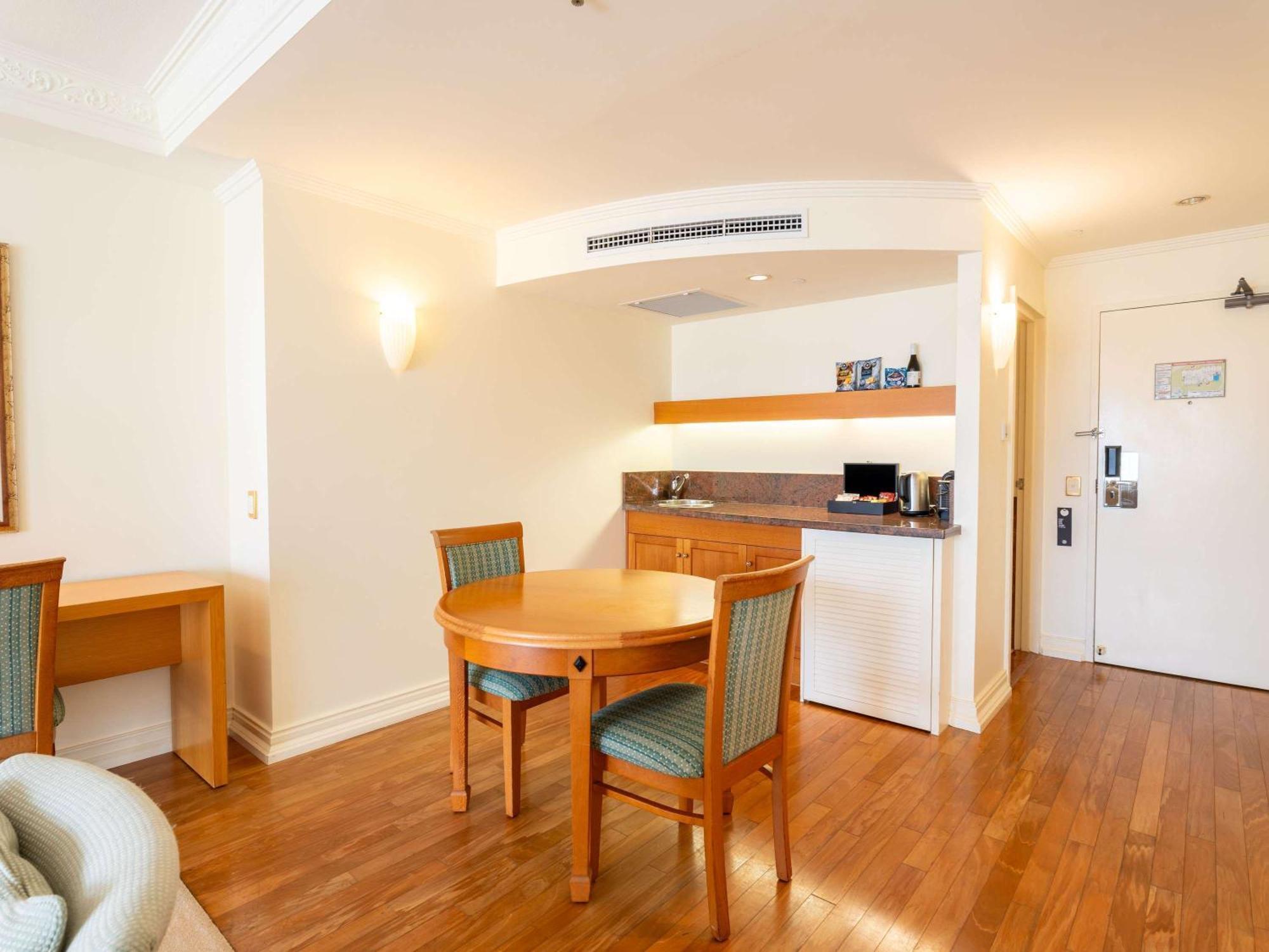 Pullman Cairns International Hotel Eksteriør billede A typical apartment at the hotel