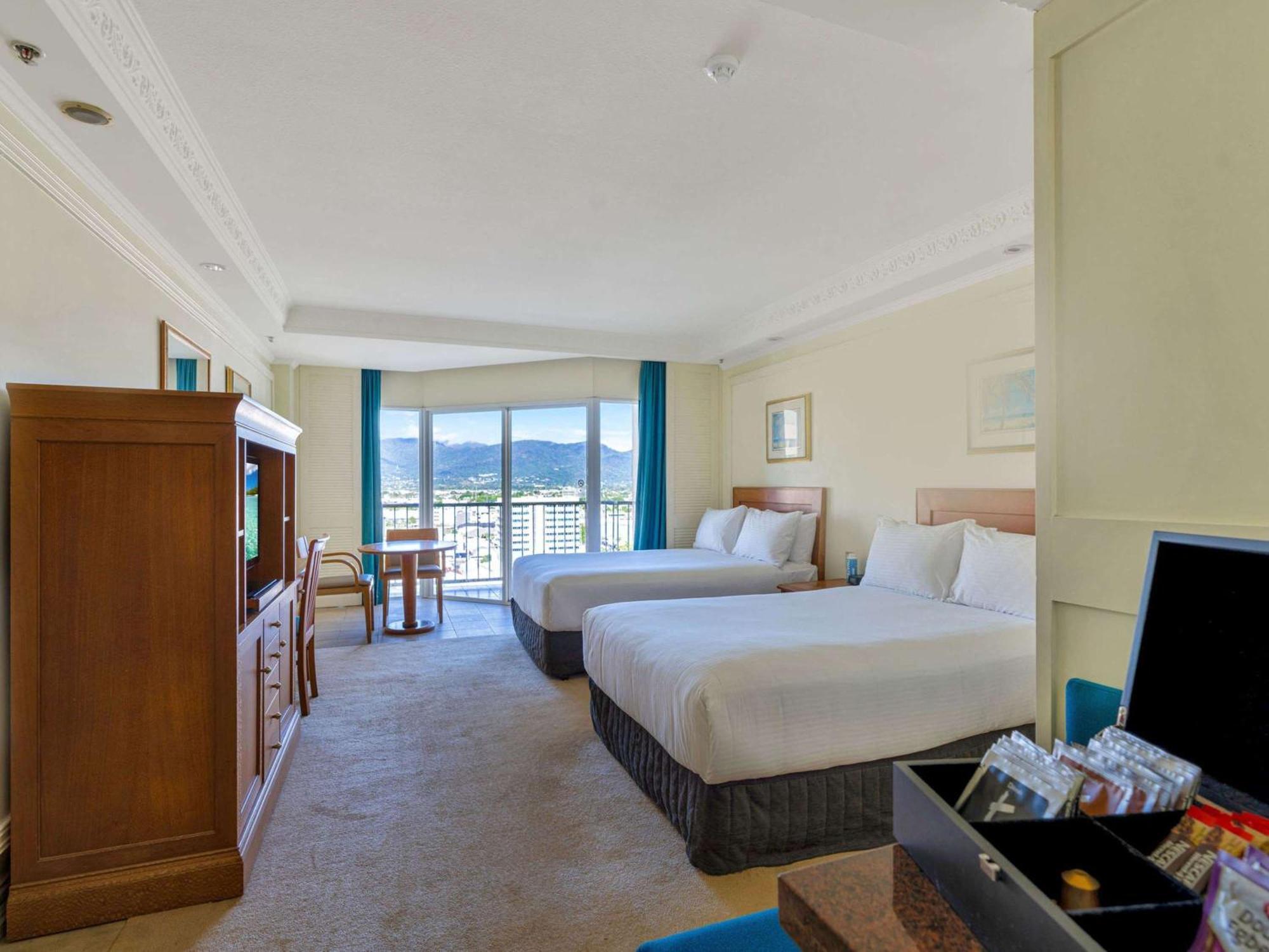 Pullman Cairns International Hotel Eksteriør billede A room at the Hilton Sydney