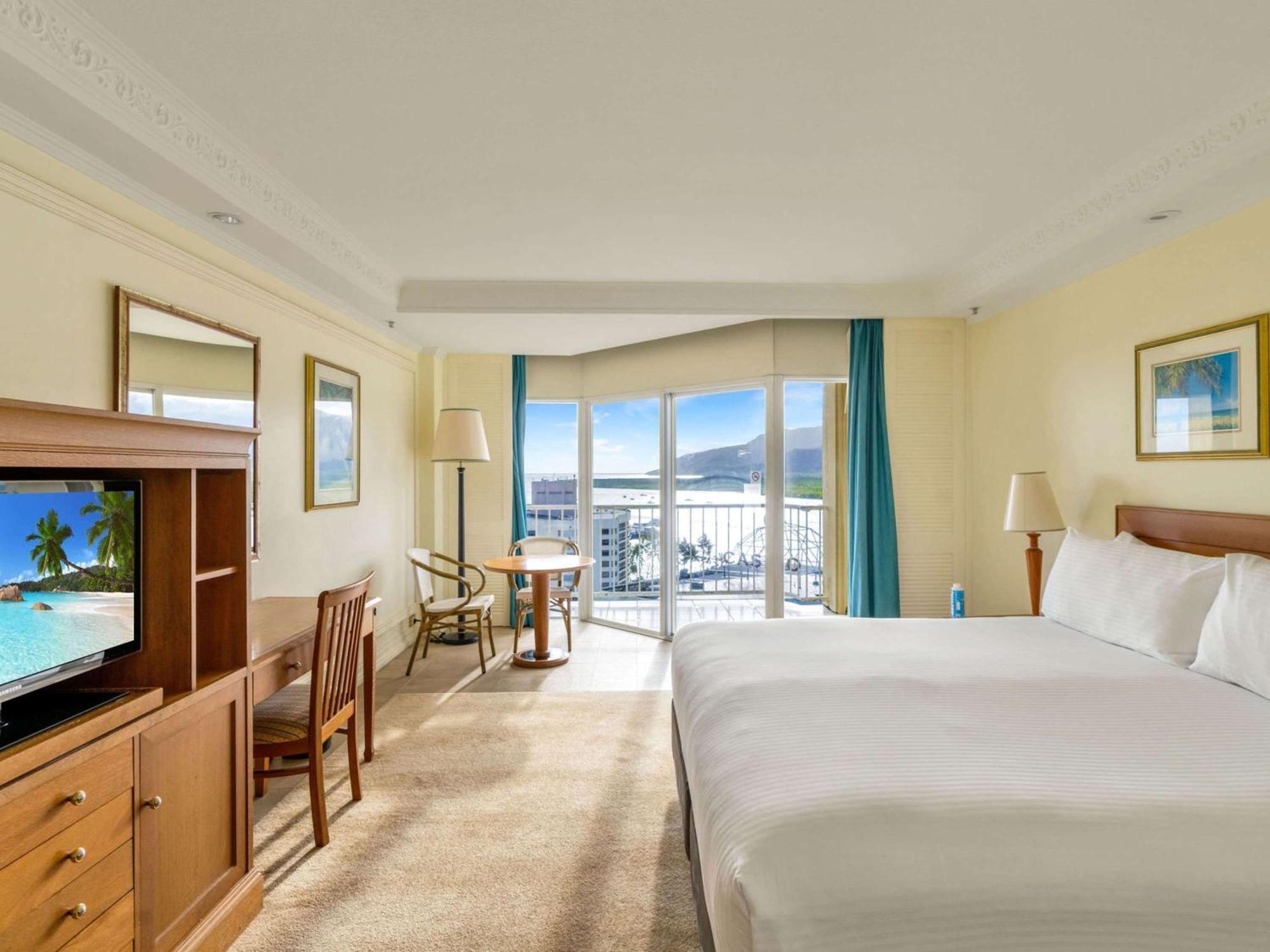 Pullman Cairns International Hotel Eksteriør billede A guest room at the Hilton San Diego Bay