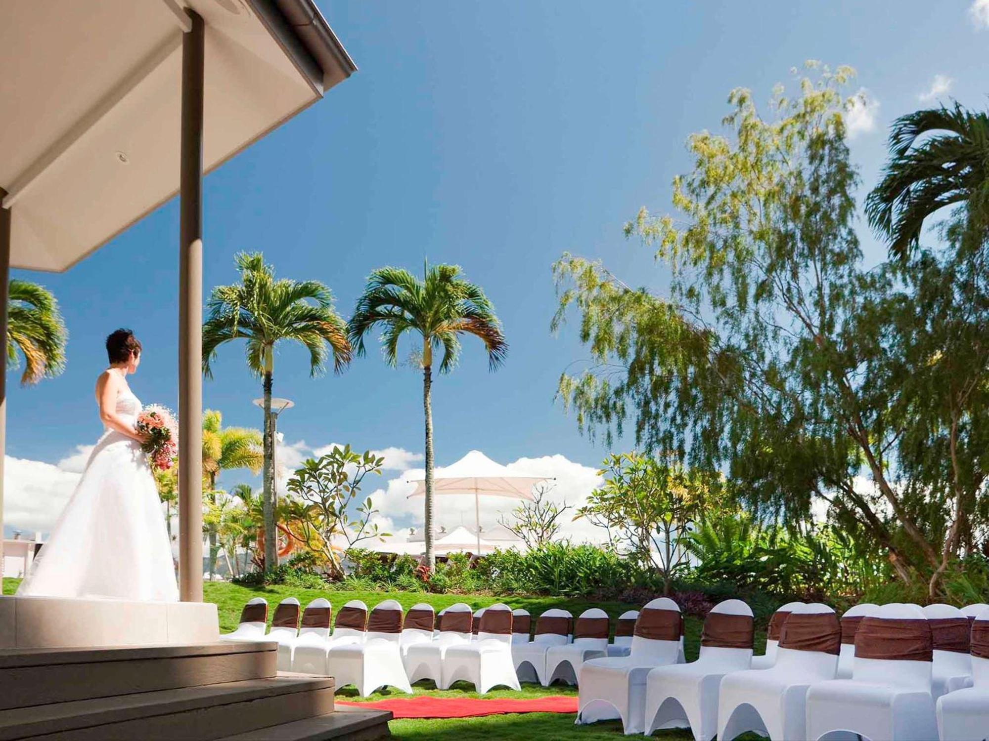 Pullman Cairns International Hotel Eksteriør billede Wedding at the Royal Botanic Gardens, Victoria