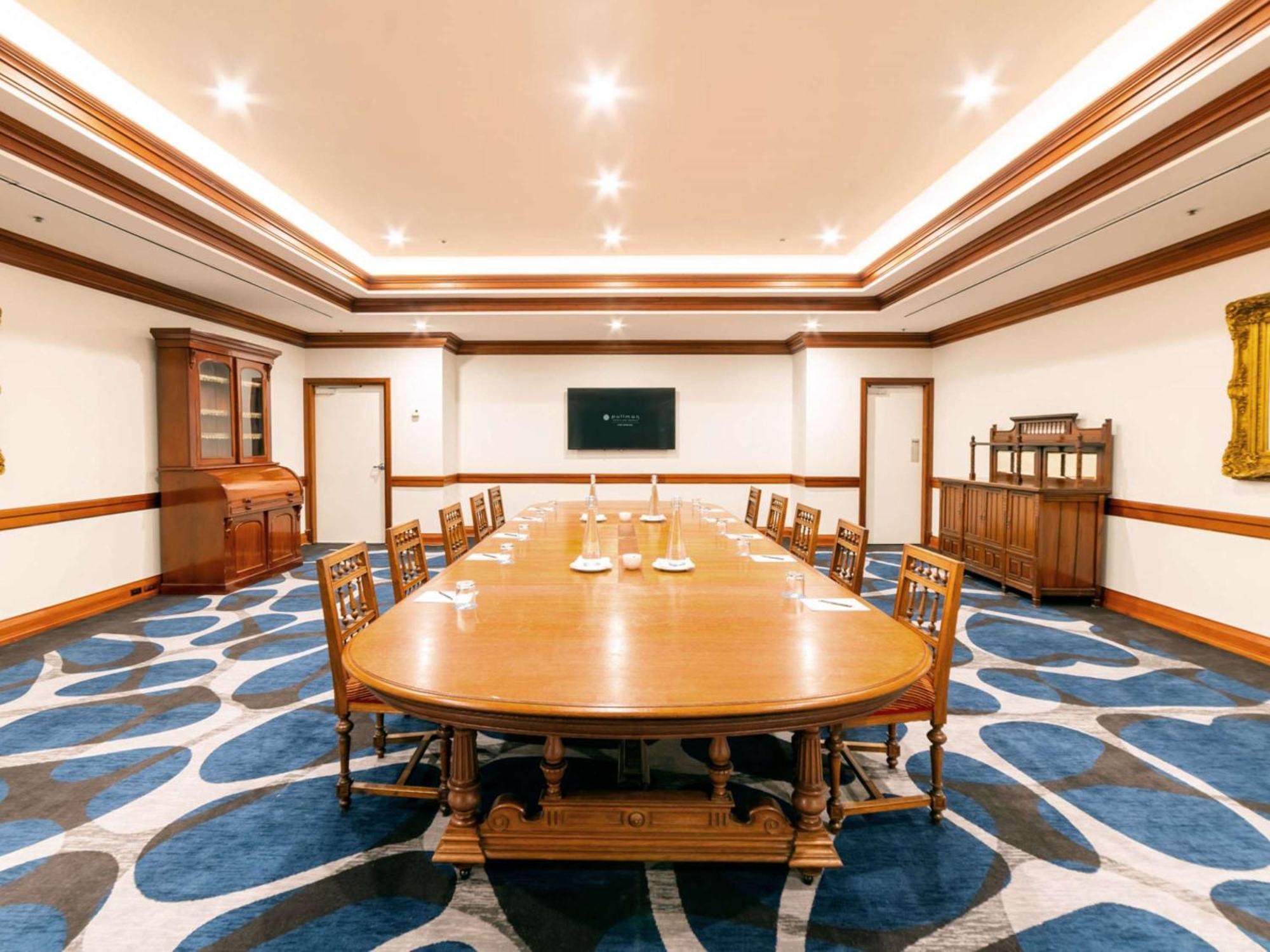 Pullman Cairns International Hotel Eksteriør billede The boardroom of the Royal Thai Navy SEALs