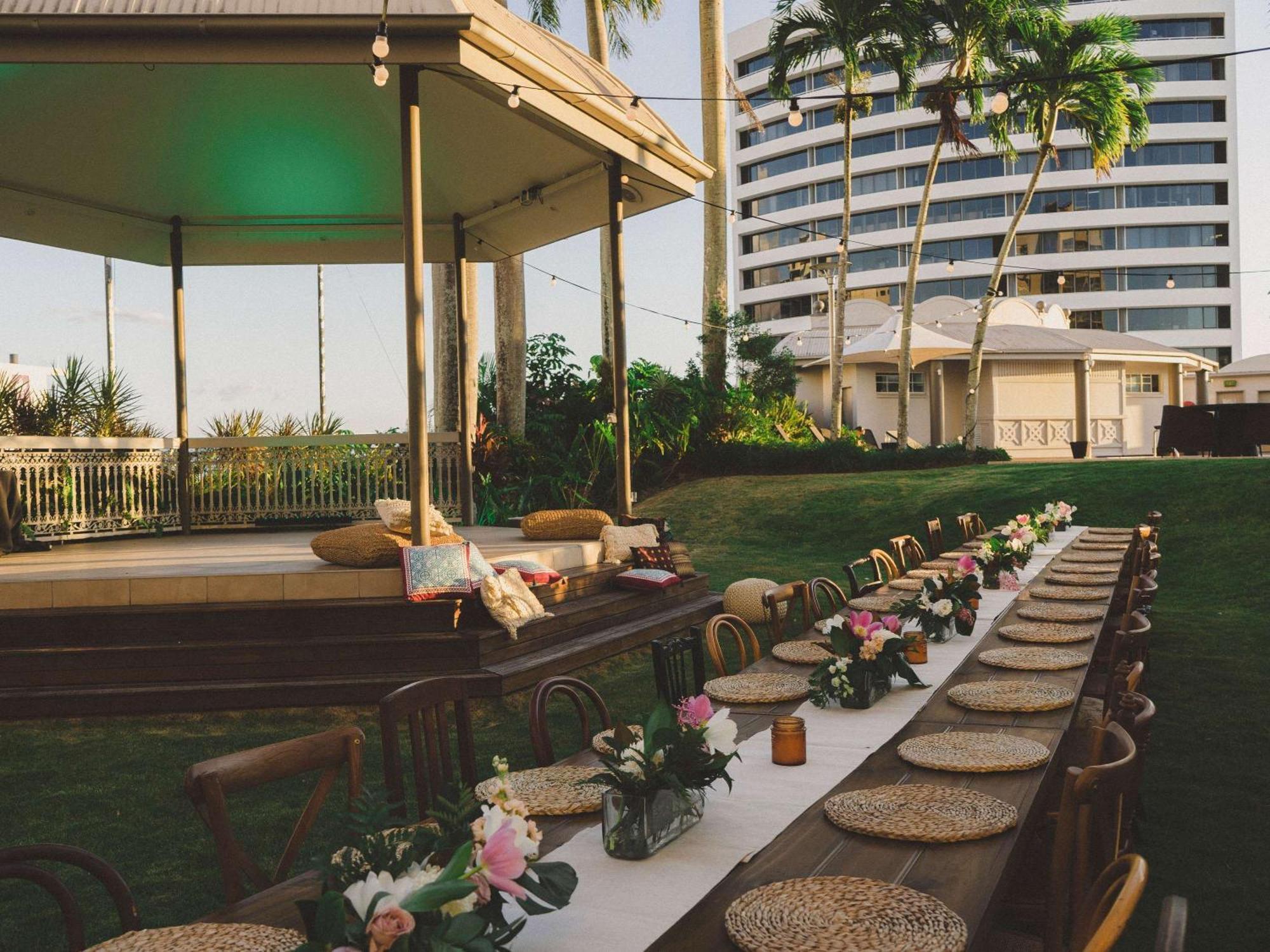 Pullman Cairns International Hotel Eksteriør billede The Royal Garden
