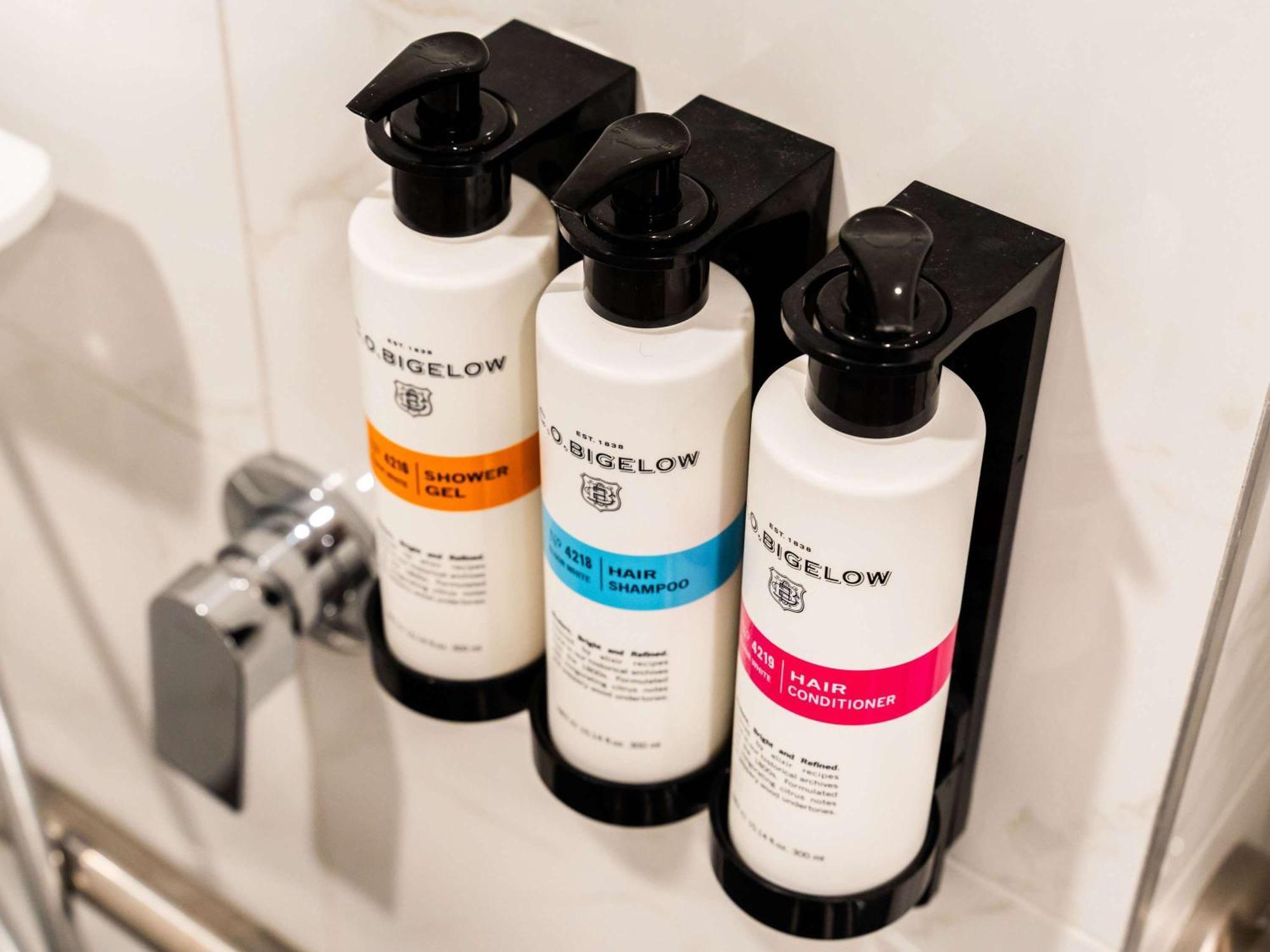 Pullman Cairns International Hotel Eksteriør billede Shower gel, shampoo and conditioner